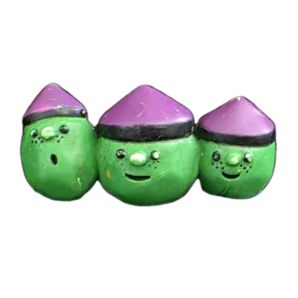 Vintage 1998 VeggieTales Dave and the Giant Pickle French Peas (Philistines) Toy